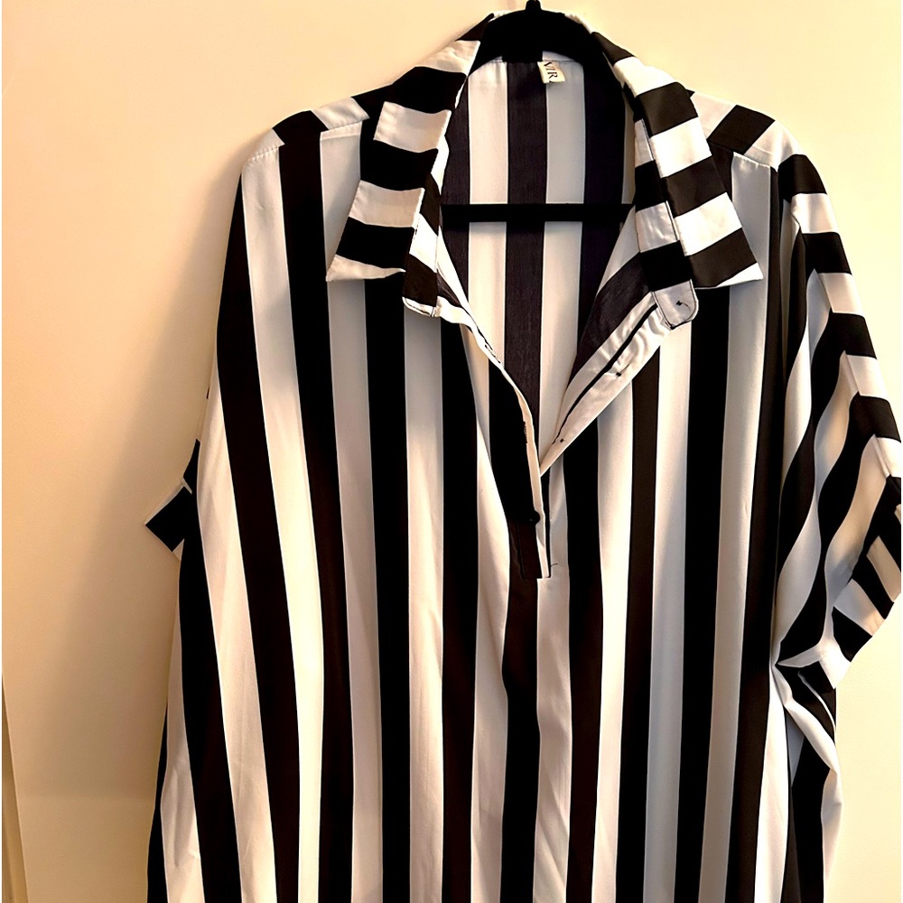 Size Large black and white dress 👗